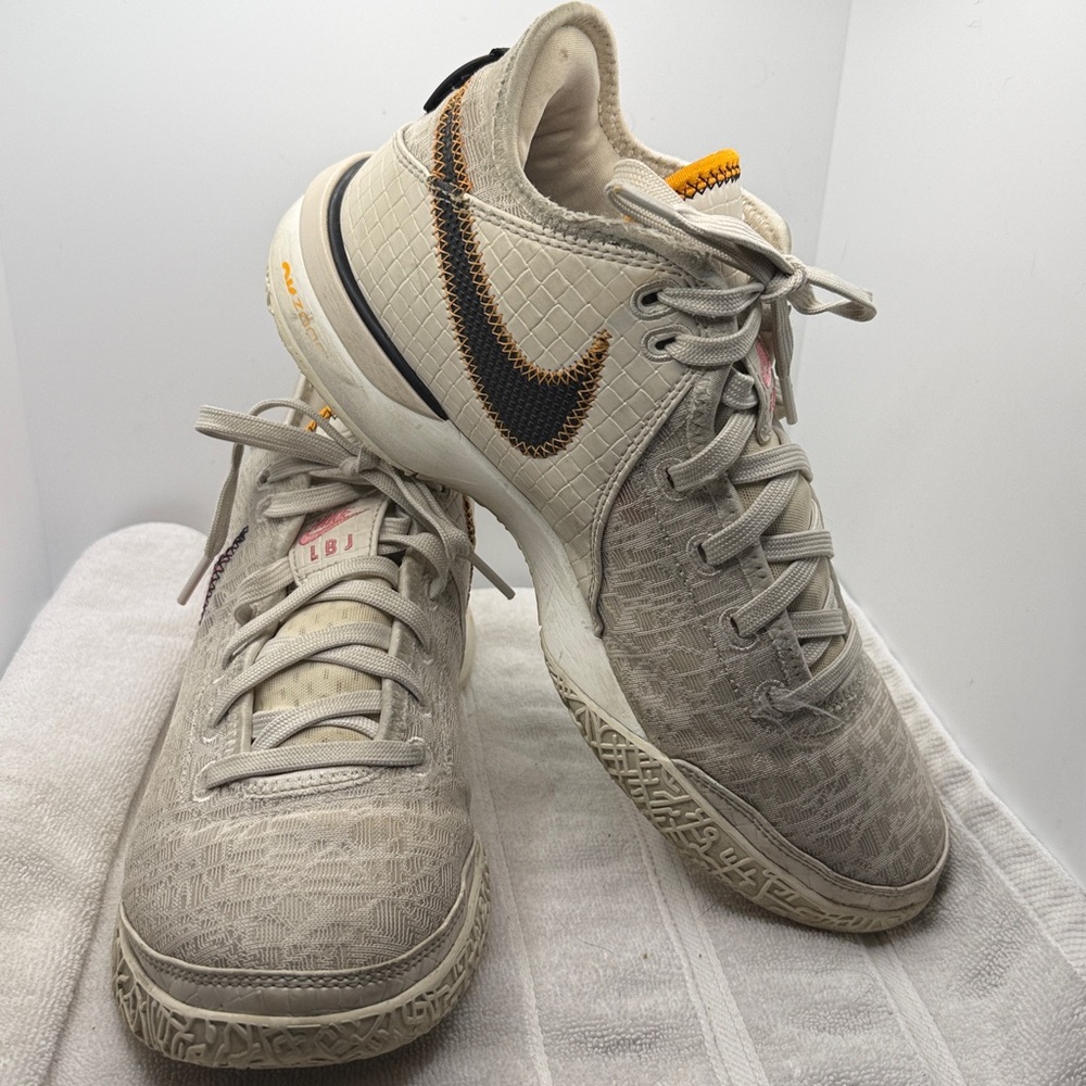 Nike Zoom LeBron NXXT Gen Woman’s 7.5 Basketball Sneakers